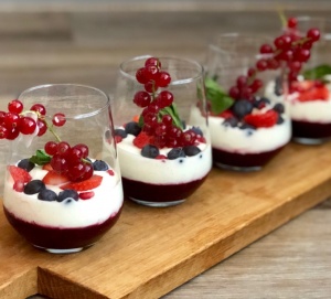 Feestelijk rood fruit Kerstdessert | AAYA-proof recept