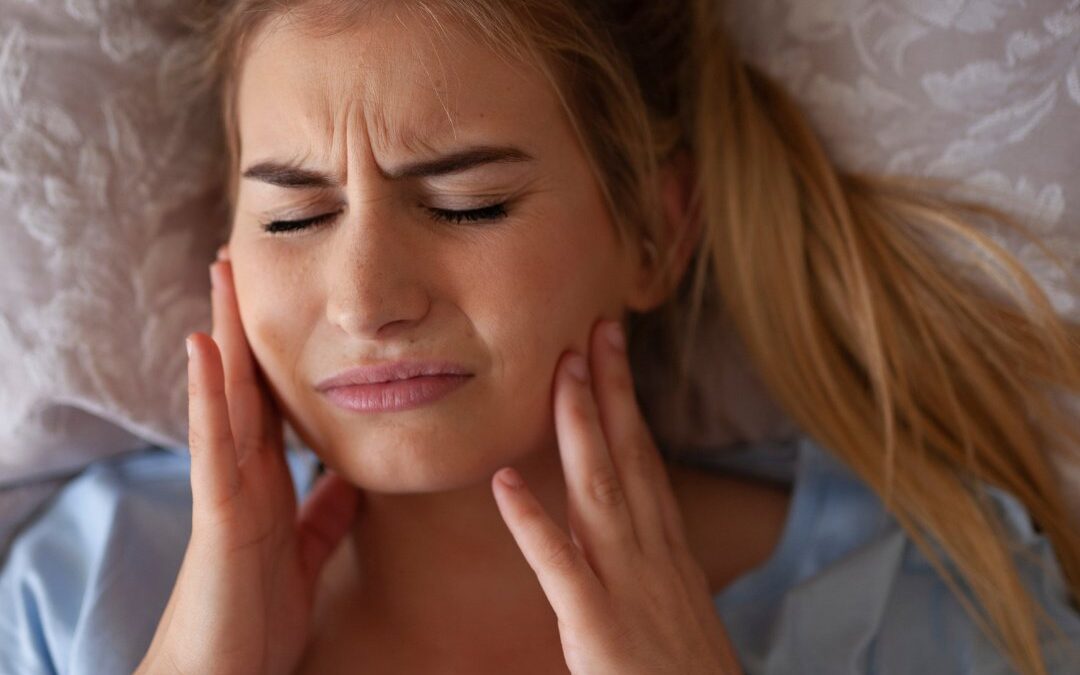 Hoe werkt een behandeling met spierontspanner voor tandenknarsen of kaakklemmen?