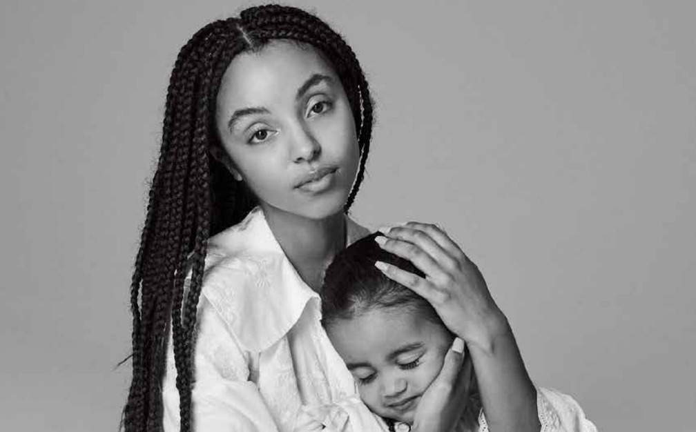 Het tijdschrift Mirror Mirror dat een stuk over AAYA's Sofwave behandeling heeft.