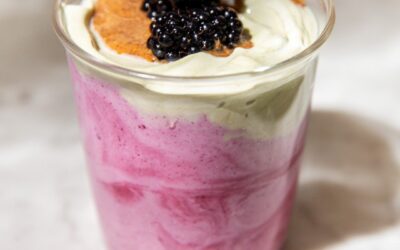 Griekse yoghurt in laagjes met bosbessen & proteïne