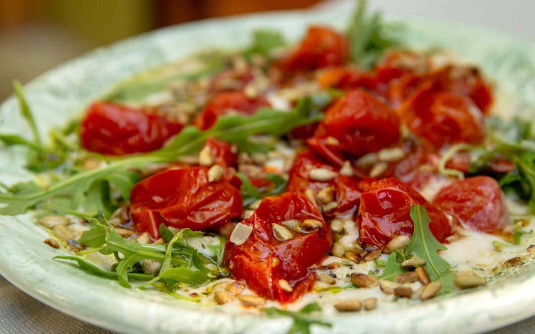 Geroosterde Tomaten op Witte Bonen Tahini Dip