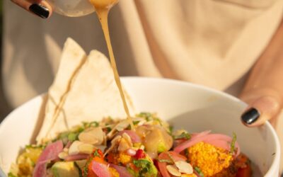 Warme Bloemkoolsalade met bonendip en tahini-citroendressing